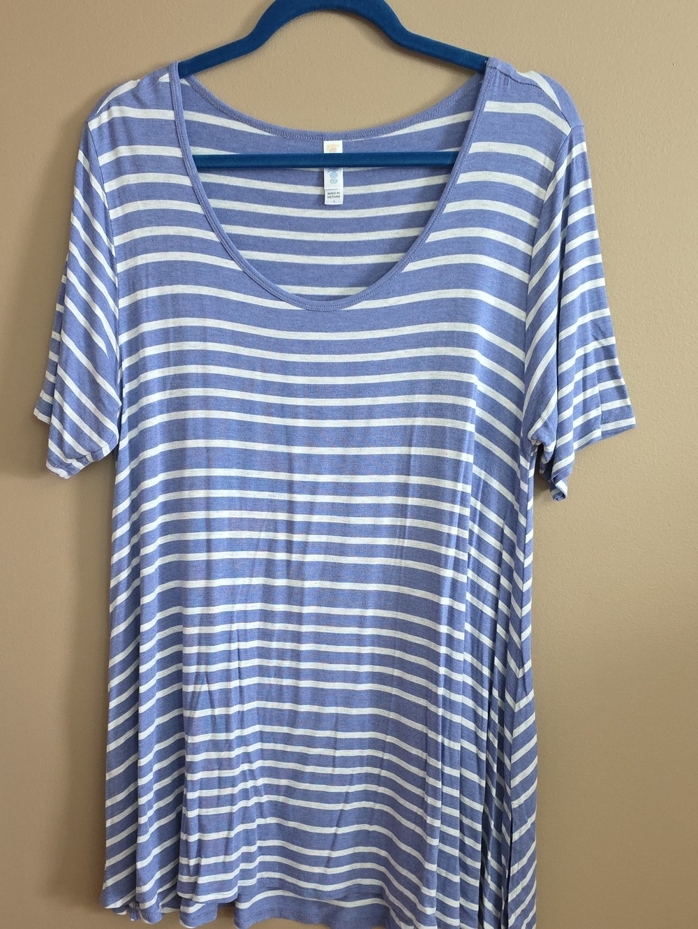 LuLaRoe Striped Scoop Neck Women’s Sz L Top - Light Blue & White